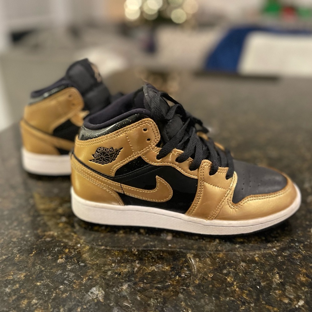 Kids Air Jordan 1 Mid SE GS 'Metallic Gold Black'
